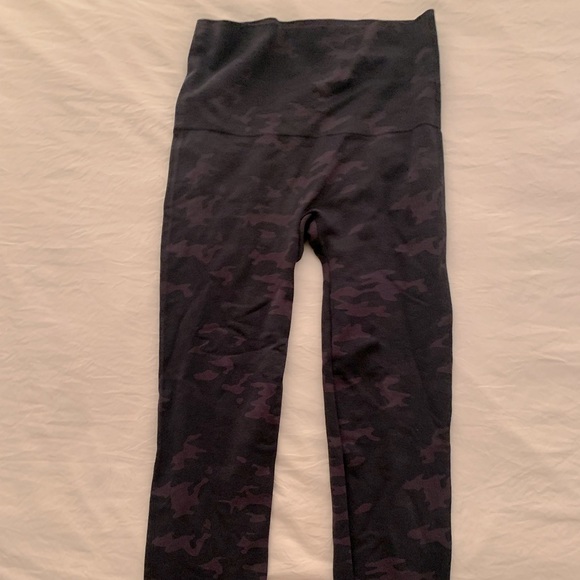 High Waisted Camo Workout Pants - Picture 1 of 4